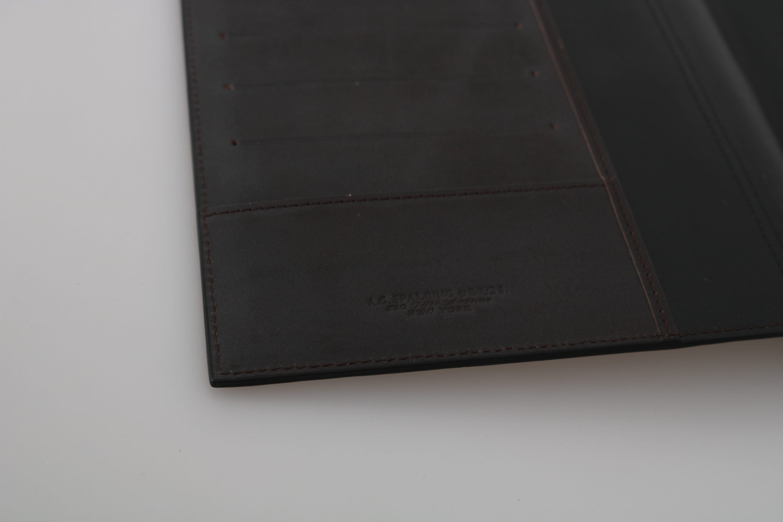 AG Spalding & Bros Elegant Leather Passport Wallet - Sleek Travel Essential