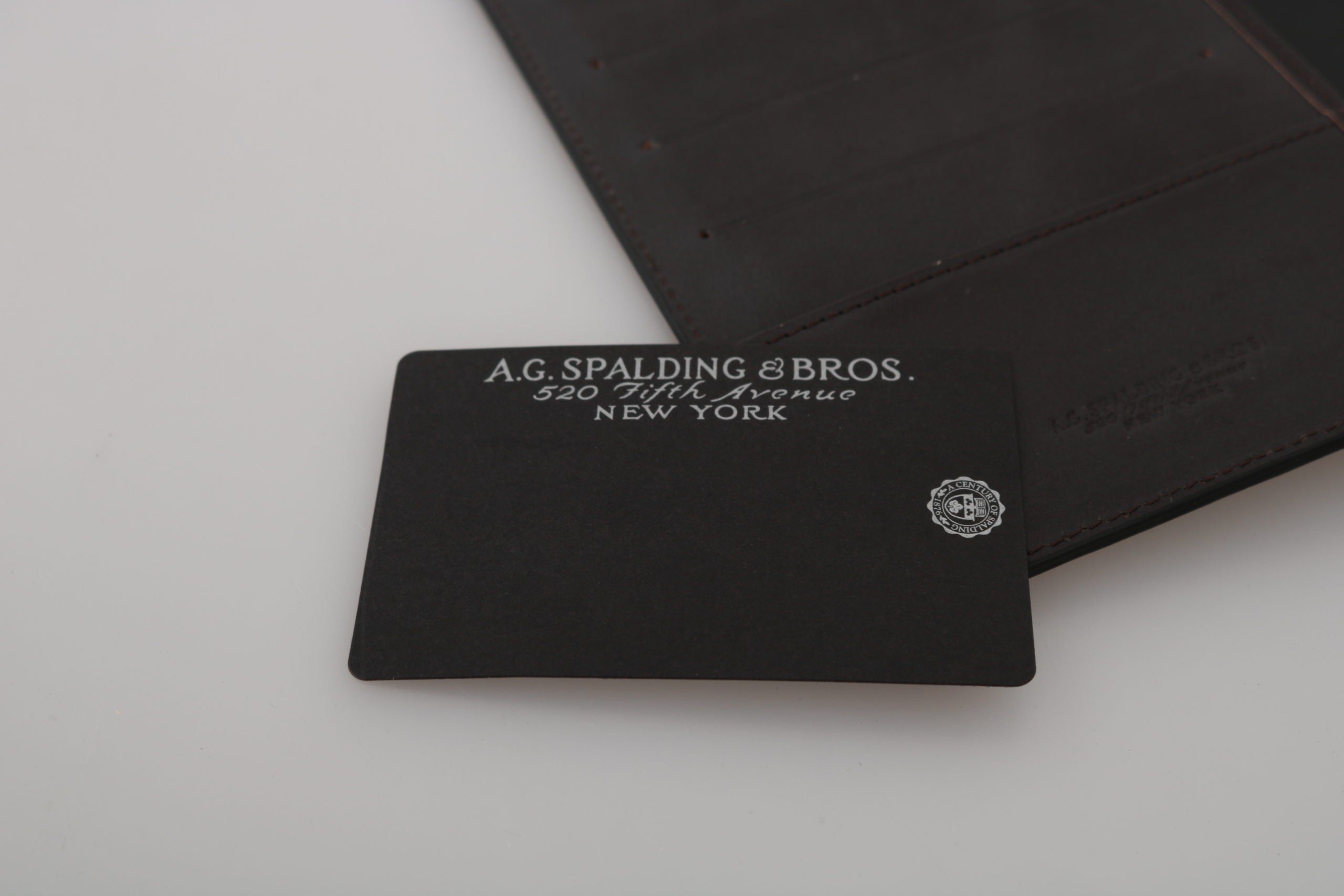 AG Spalding & Bros Elegant Leather Passport Wallet - Sleek Travel Essential