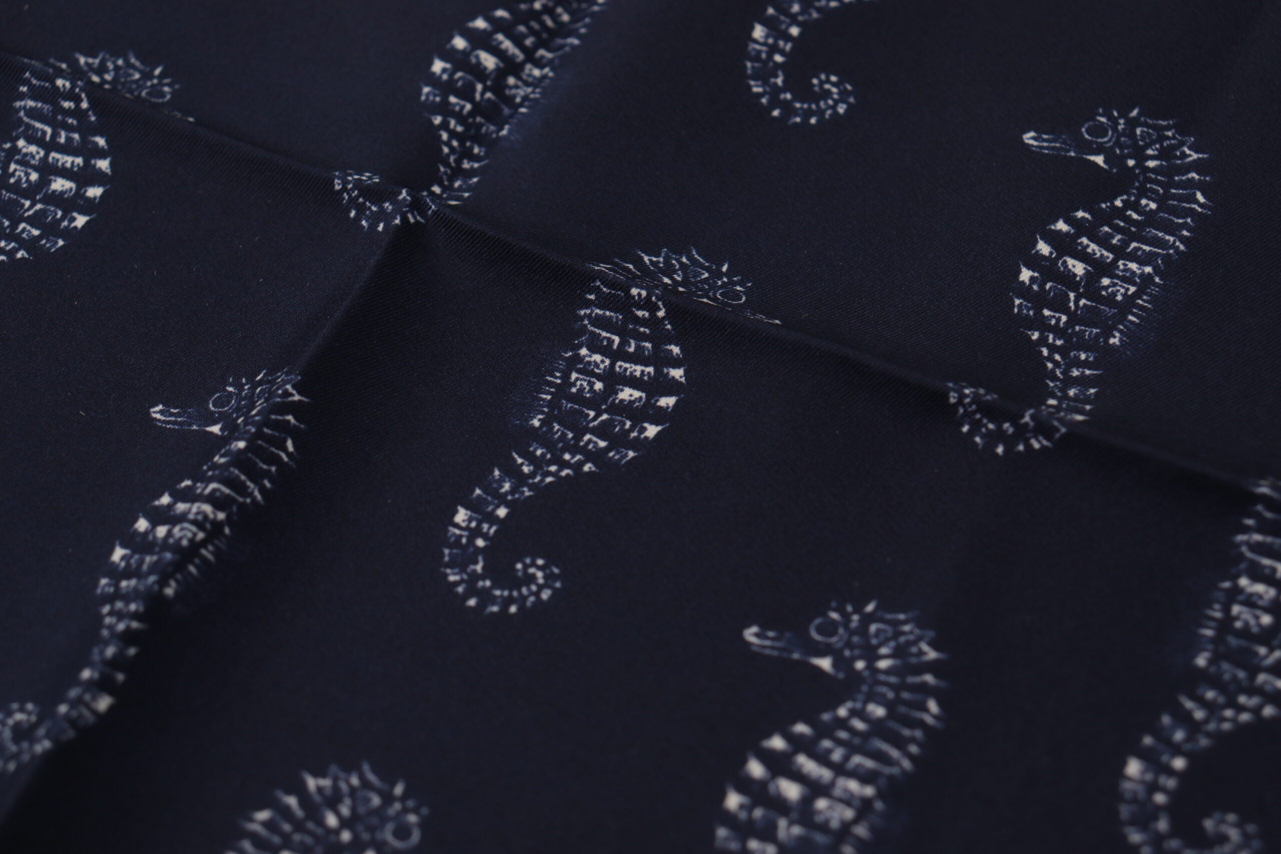 Κομψό ανδρικό κασκόλ Dolce & Gabbana Silk Blue Seahorse