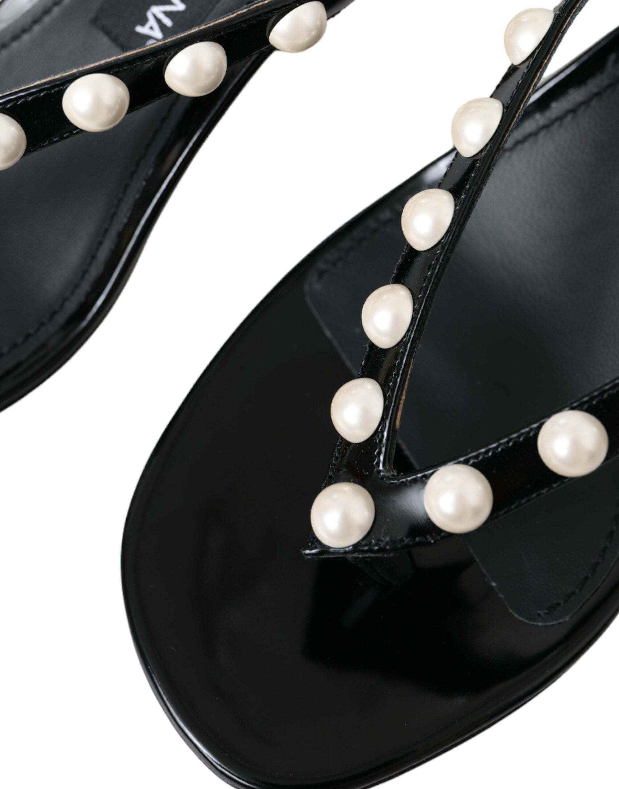 Παπούτσια Dolce & Gabbana από μαύρα δερμάτινα πέδιλα με τακούνι με πέρλες