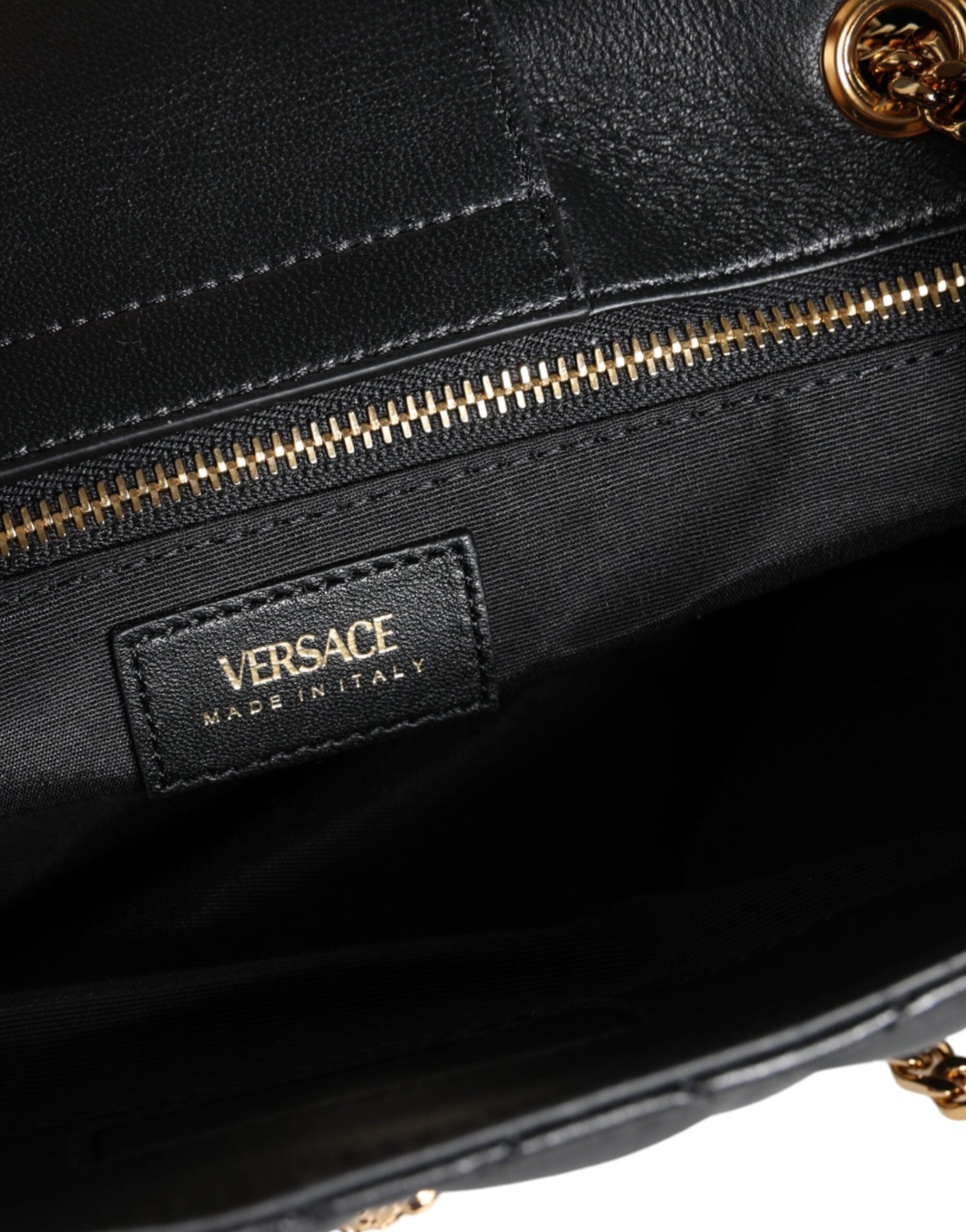 Τσάντα ώμου με δερμάτινη αλυσίδα Versace, μαύρη καπιτονέ Nappa