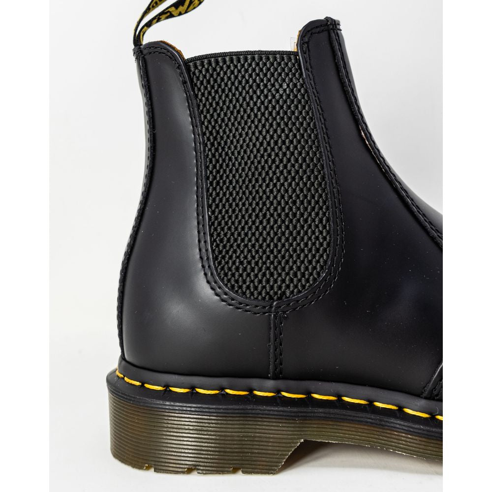 Μαύρη δερμάτινη μπότα Dr. Martens