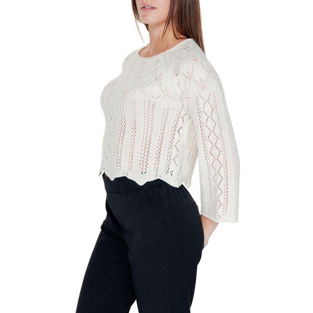 Μπεζ βαμβακερά μπλουζάκια και μπλουζάκια Vero Moda