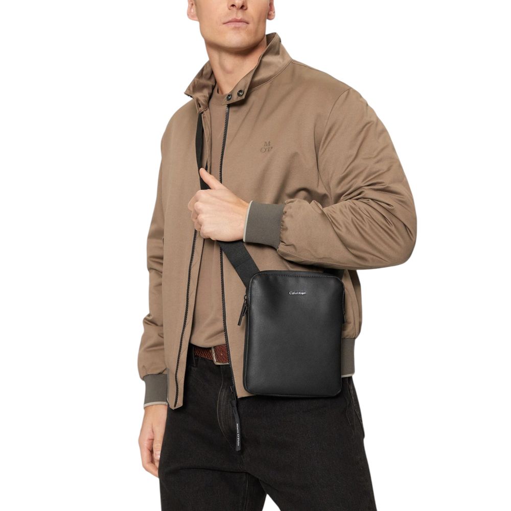 Calvin Klein Μαύρη τσάντα αγγελιοφόρου από ανακυκλωμένο πολυεστέρα