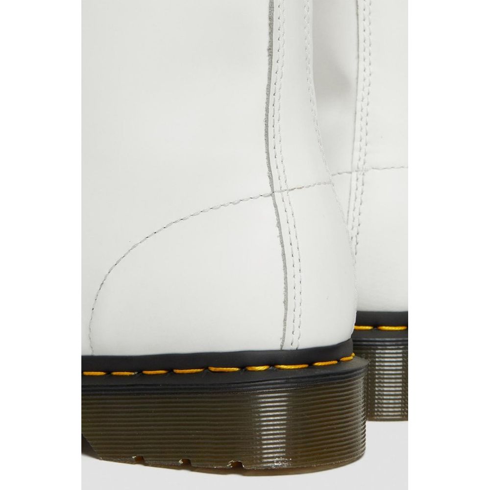 Λευκή δερμάτινη μπότα Dr. Martens