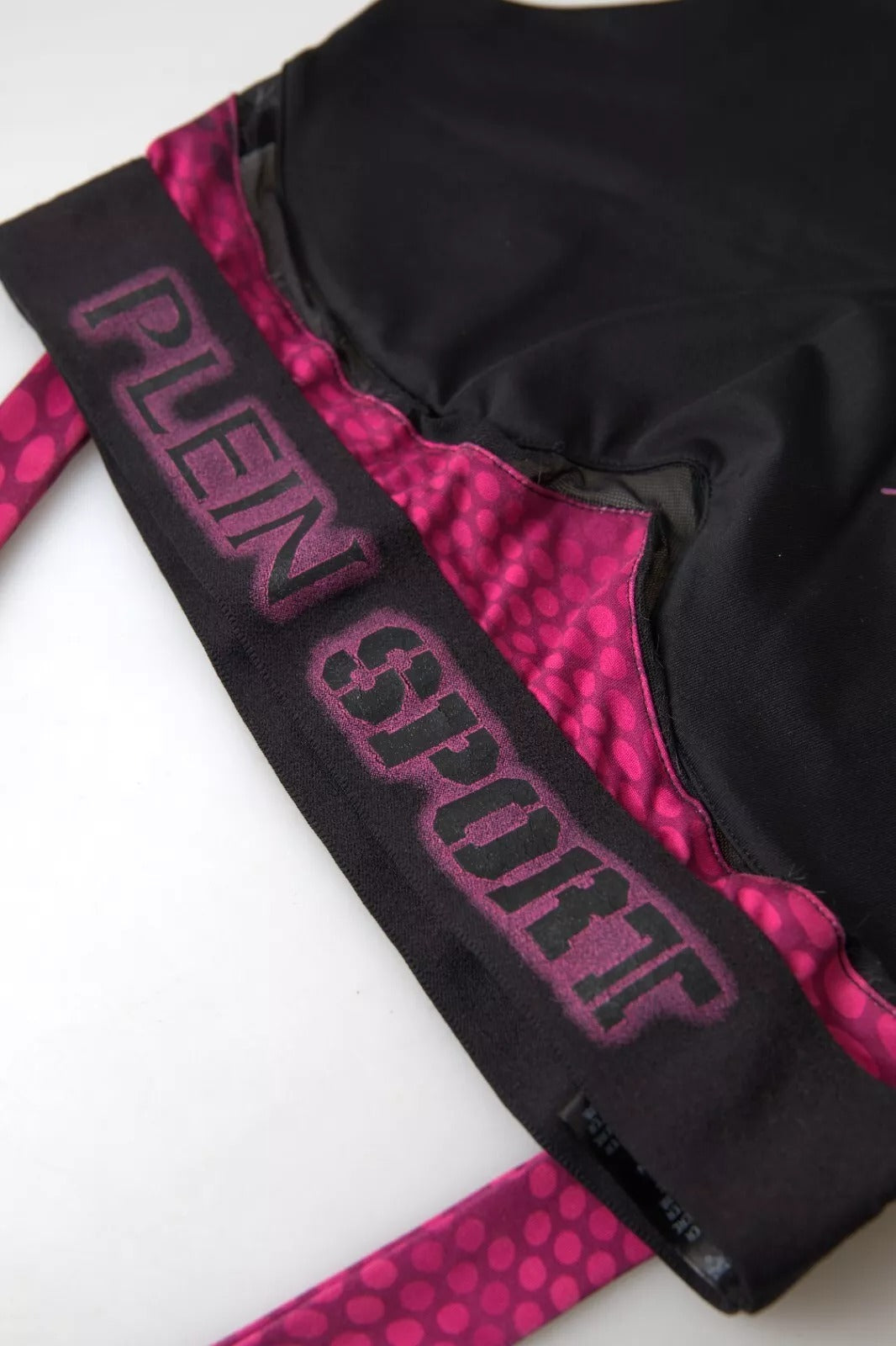 Plein Sport Sleek Μαύρο αθλητικό σουτιέν με φούξια προφορά