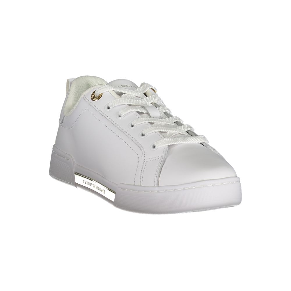 Tommy Hilfiger Chic White Lace-Up Sneakers με λεπτομέρεια αντίθεσης