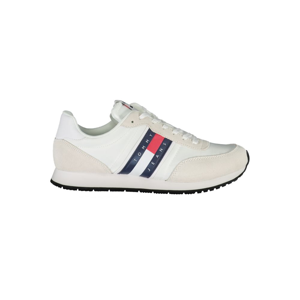 Sleek λευκά αθλητικά παπούτσια Tommy Hilfiger με λεπτομέρειες σε αντίθεση